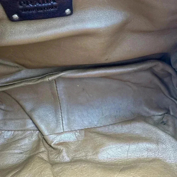 PRADA Vintage Buffalo Wash Bag, with Nappa Leather Interior - Picture 4 of 16